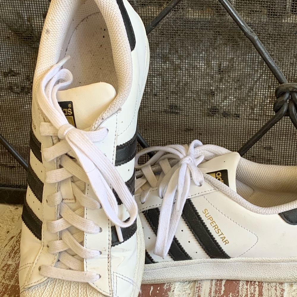 Ladies adidas superstar 9